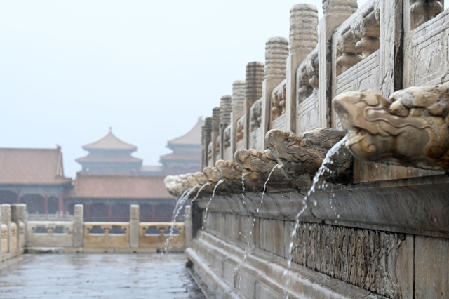 Mưa bão hoành hành khiến Cố cung Bắc Kinh xuất hiện cảnh tượng hiếm hoi: Tử Cấm Thành chưa từng ngập nước suốt 600 năm? - Ảnh 4.