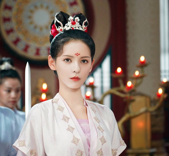 Dàn nữ chính Hoa ngữ bị chỉ trích vì quá đẹp: Địch Lệ Nhiệt Ba báo hại cả phim nhưng chưa phải tệ nhất - Ảnh 4.