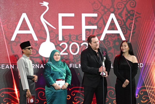 Bi Rain và phim Đêm Tối Rực Rỡ thắng giải ở LHP quốc tế ASEAN - Ảnh 1.