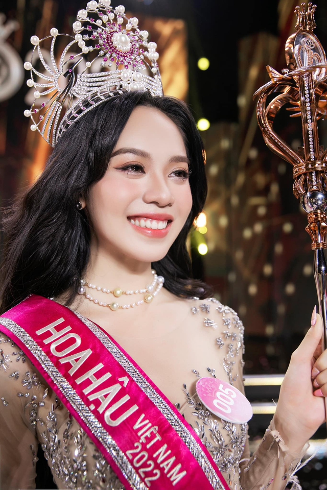 Netizen thả tim cho lời dặn con của mẹ Hoa hậu Việt Nam 2022 khi mới đăng quang: Làm gì cũng phải học tử tế - Ảnh 1.