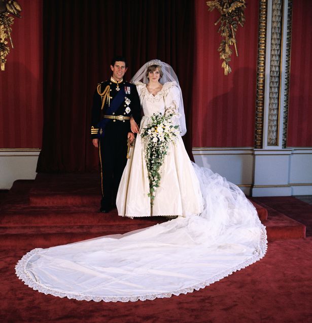 Nhà thiết kế váy cưới của Vương phi Diana từng suýt “ngất xỉu” khi thấy cô dâu xuất hiện trên TV - Ảnh 3.