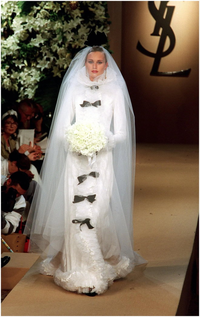 NTK Yves Saint Laurent và 11 mẫu váy cưới mang tính biểu tượng - Ảnh 7.