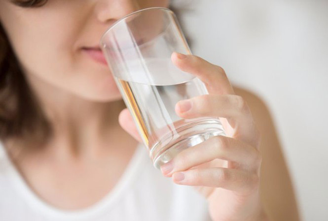 Thói quen uống nước gây hại cho cơ thể, thậm chí gây tử vong - Ảnh 1.