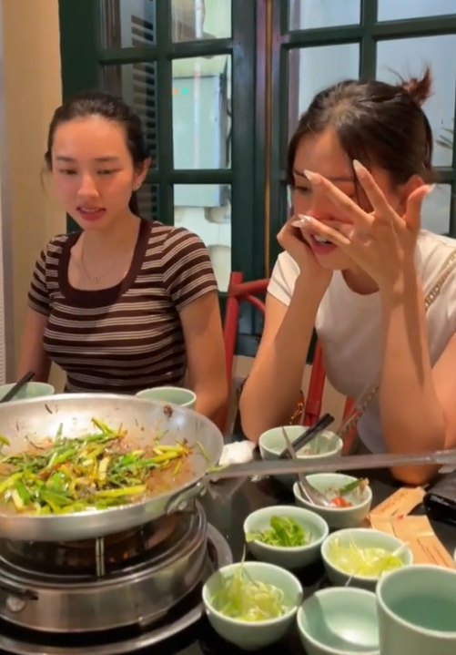 Thùy Tiên khoe ảnh mặt mộc bên Tiểu Vy, nhan sắc thật của hai nàng hậu ra sao? - Ảnh 3.