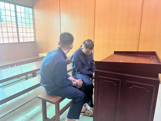 Mua b&aacute;n hơn 14 kg ma t&uacute;y, 2 thanh ni&ecirc;n nhận &aacute;n tử - Ảnh 2.
