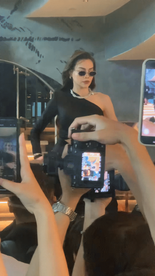 Đẳng cấp Hà Hồ: Vừa xuất hiện đã được rừng camera bủa vây, thần thái sang chảnh cuốn hút cả đám đông - Ảnh 4.