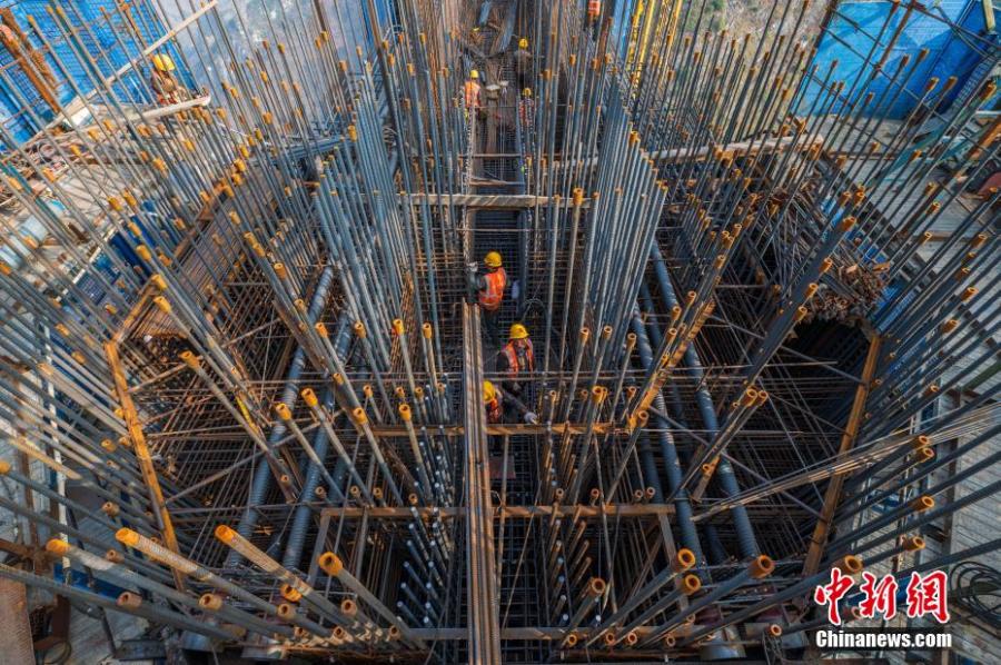 Tự phá kỷ lục của chính mình, Trung Quốc xây tiếp cầu cao nhất thế giới bên trên ''vết nứt Trái Đất''