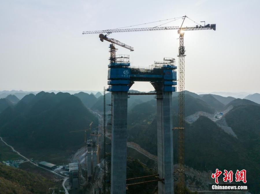 Tự phá kỷ lục của chính mình, Trung Quốc xây tiếp cầu cao nhất thế giới bên trên ''vết nứt Trái Đất''