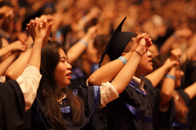 Toàn cảnh lễ trao bằng tốt nghiệp tại trường ĐH được mệnh danh Harvard Việt Nam của gần 1.800 sinh viên - Ảnh 10.