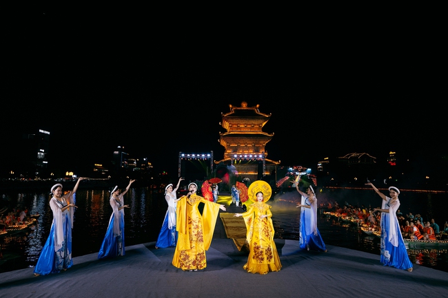 Tinh hoa cố đô: Show diễn quảng bá văn hóa du lịch thông qua lăng kính thời trang - Ảnh 1.