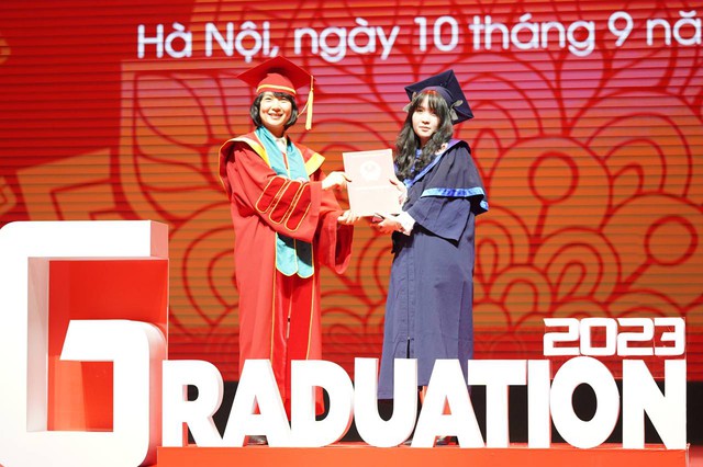 Toàn cảnh lễ trao bằng tốt nghiệp tại trường ĐH được mệnh danh Harvard Việt Nam của gần 1.800 sinh viên - Ảnh 17.