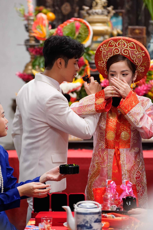 Trọn vẹn khoảnh khắc công khai đầu tiên của Puka cùng gia đình chồng sắp cưới, chi tiết đánh dấu chủ quyền của Gin Tuấn Kiệt gây chú ý - Ảnh 4.
