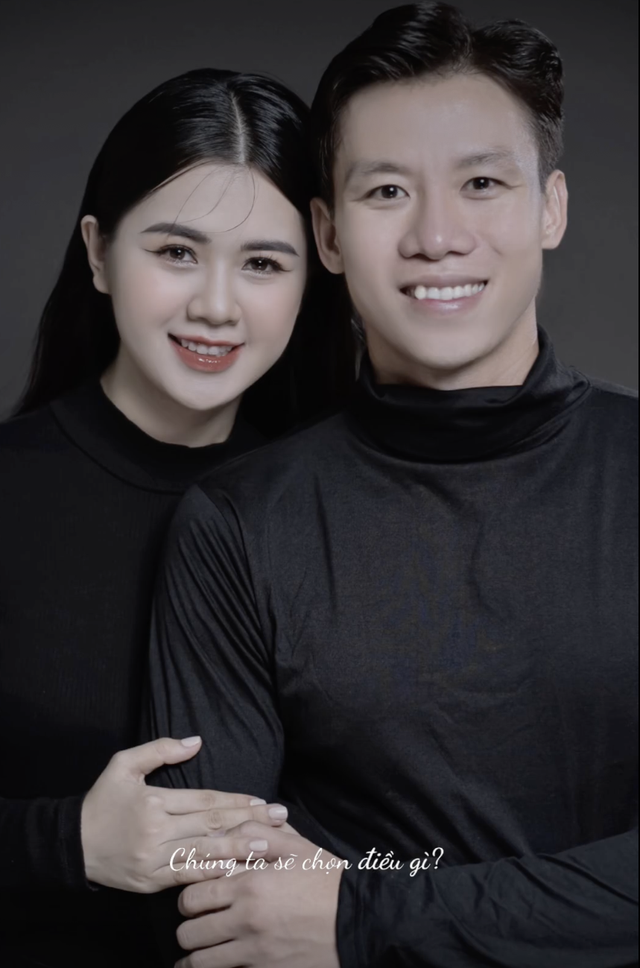 Đội trưởng ĐT Việt Nam và hoa khôi ĐH Vinh sau 5 năm kết hôn: Có nhà lầu, xe sang cùng 2 cô con gái - Ảnh 4.