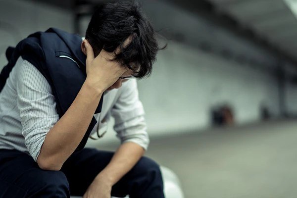 Đón bố mẹ từ quê lên nhà thuê nhưng nói dối là nhà mua, chàng trai chết lặng khi chứng kiến cảnh tượng này - Ảnh 1.