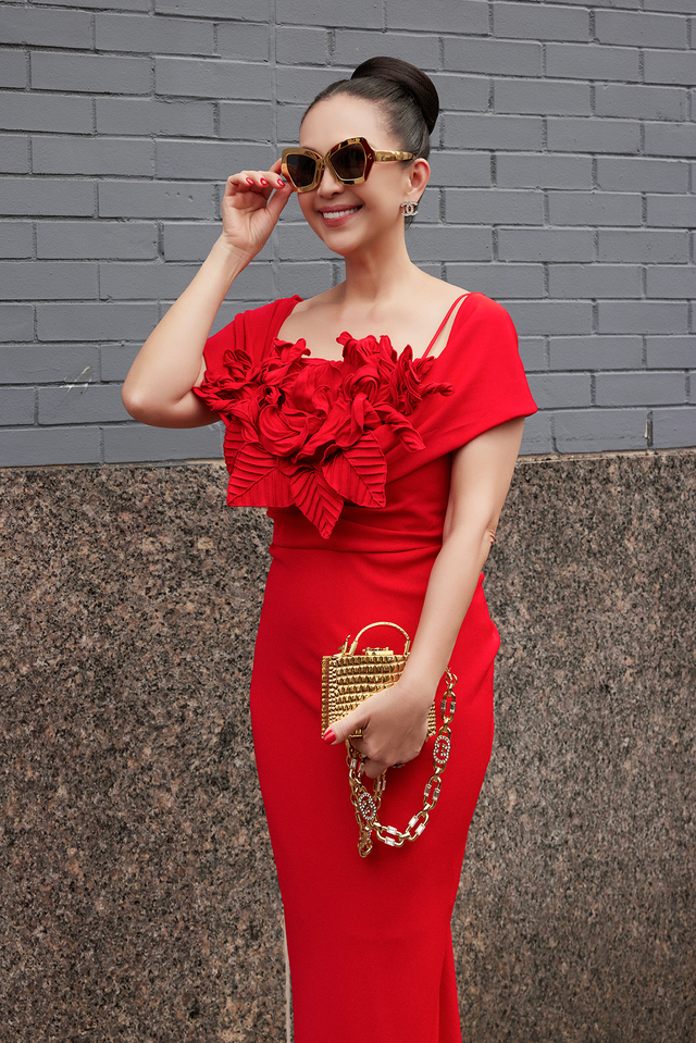 Dàn sao “phủ đỏ show Đỗ Mạnh Cường tại New York Fashion Week: Lan Ngọc - Hương Giang đọ sắc cùng Miss Universe 2022 - Ảnh 10.