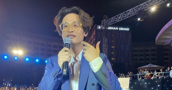 Ca sĩ Việt diễn live gần đây: Tổ hợp liên hoàn “oét nốt”, chênh phô, giọng hát “tàng hình” xin gửi đến khán giả - Ảnh 3.