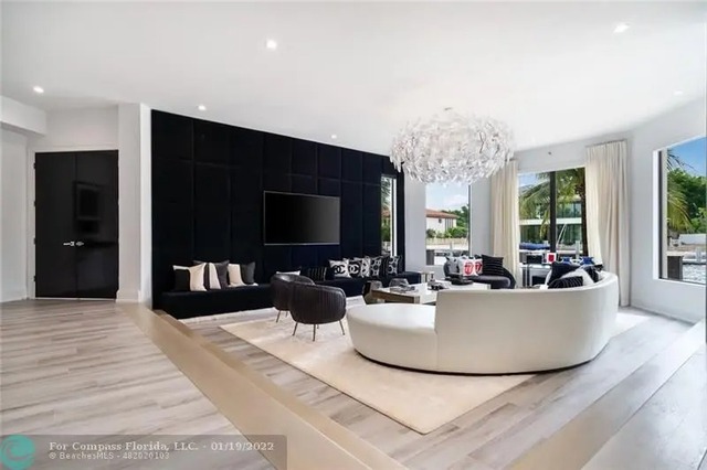 Messi chi 260 tỷ mua biệt thự ở Mỹ: Rộng 10.000m2, c&oacute; 8 ph&ograve;ng ngủ, 9 ph&ograve;ng tắm - Ảnh 7.