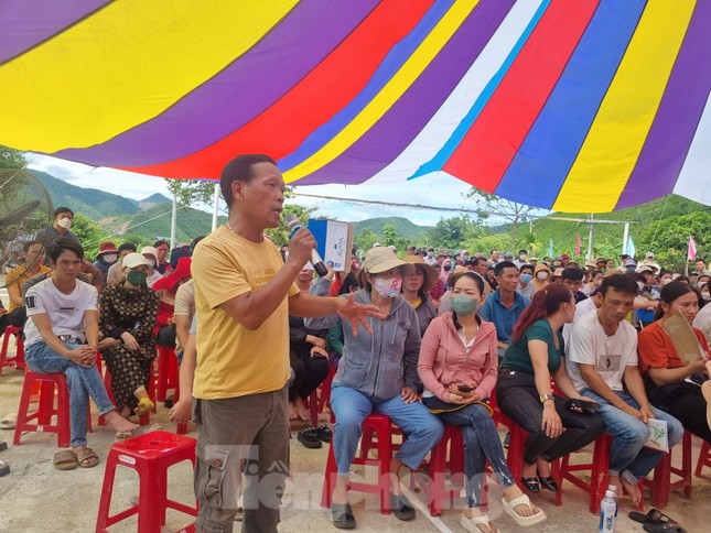 Vụ phụ huynh chê trường mới: Nhiều em tới trường nhưng không dám vào vì sợ cha mẹ - Ảnh 3.