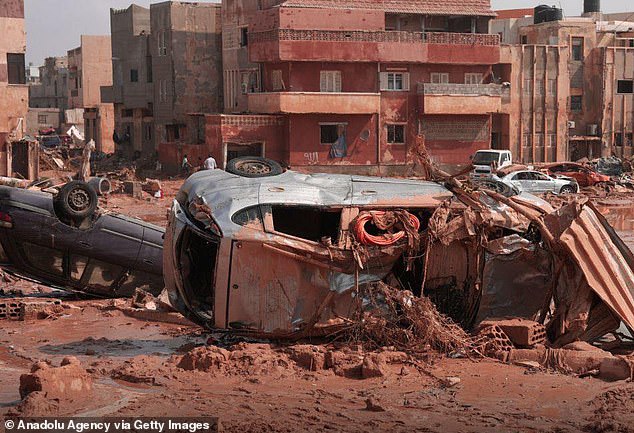 Loạt ảnh cho thấy mức độ càn quét kinh hoàng của lũ lụt khiến thành phố Derna bị tàn phá, 2.000 người nghi thiệt mạng - Ảnh 7.