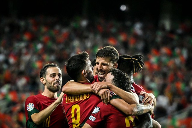 Tuyển Bồ Đào Nha thắng đậm nhất lịch sử khi thiếu Ronaldo, đồng đội lên tiếng bảo vệ CR7 - Ảnh 1.