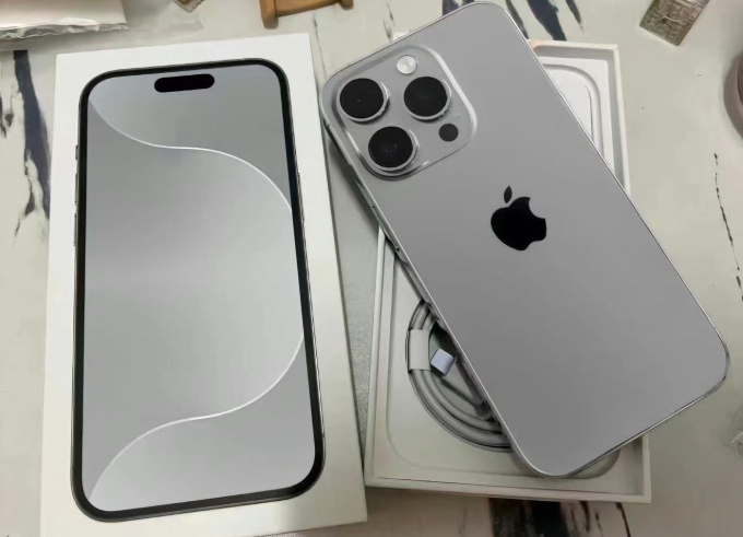 iPhone 15