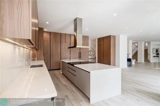 Messi chi 260 tỷ mua biệt thự ở Mỹ: Rộng 10.000m2, c&oacute; 8 ph&ograve;ng ngủ, 9 ph&ograve;ng tắm - Ảnh 4.