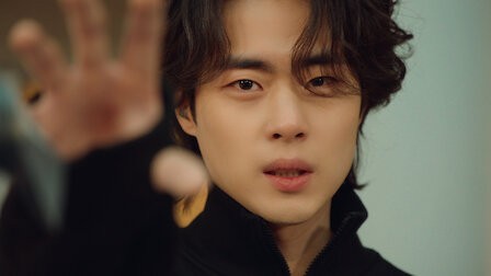 Cơ bụng 6 m&uacute;i của bạn trai Jisoo (BLACKPINK) - Ảnh 4.