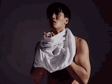 Cơ bụng 6 m&uacute;i của bạn trai Jisoo (BLACKPINK) - Ảnh 2.