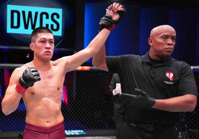 Võ sĩ gốc Việt Steven Nguyễn giành chiến thắng ấn tượng, chính thức gia nhập giải MMA lớn nhất thế giới UFC - Ảnh 2.