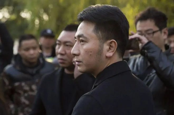 Để c&oacute; tiền trả nợ, bảo mẫu ph&oacute;ng hỏa đốt nh&agrave; gia chủ v&agrave; những ho&agrave;i nghi xung quanh người sống s&oacute;t duy nhất - Ảnh 5.