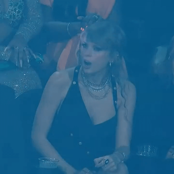 Taylor Swift hát và nhảy theo BLACKPINK cực sung, biểu cảm sốc khi xem nhóm nam nhà JYP biểu diễn - Ảnh 8.
