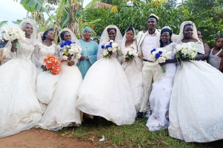 Người đàn ông cưới 7 vợ cùng một ngày, trong đó có 2 chị em ruột