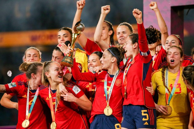Chủ tịch liên đoàn bóng đá từ chức, tuyển nữ Tây Ban Nha vẫn từ chối thi đấu - Ảnh 1.