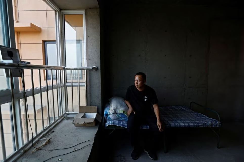 Nỗi khổ của những người lỡ mua chung cư xây dở dang ở Trung Quốc
