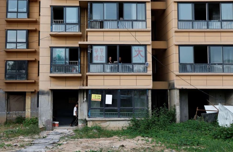 Nỗi khổ của những người vô tình mua phải căn hộ chưa hoàn thiện ở Trung Quốc