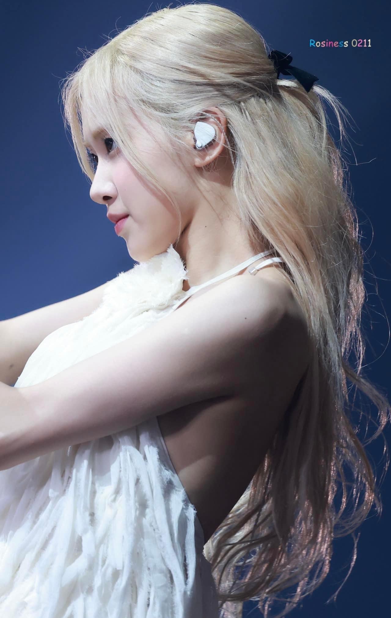 Rosé (BLACKPINK) gây sốt với visual tiên tử, rưng rưng khóc khi trở lại ...