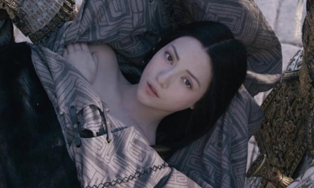 Mỹ nh&acirc;n su&yacute;t đ&oacute;ng Đ&aacute;t Kỷ ở bom tấn 9000 tỷ, đẹp h&agrave;ng đầu showbiz nhưng diễn đơ k&eacute;m xa đ&agrave;n em lai T&acirc;y? - Ảnh 1.