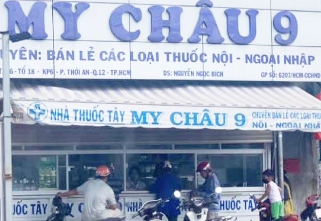 Bắt quả tang nhà thuốc lớn ở TPHCM bán thuốc không rõ nguồn gốc - Ảnh 1.