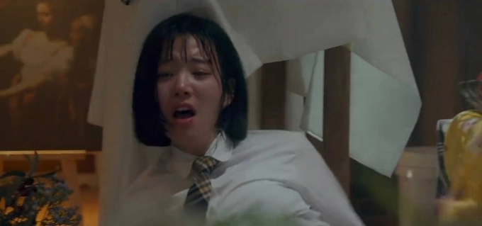 Phim Hàn có 1 nữ sinh đẹp miễn bàn, thăng hạng nhan sắc nhờ cắt tóc nhưng netizen chẳng dám mê - Ảnh 4.
