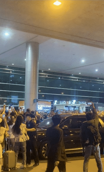 Eunhyuk và Donghae bị chặn đầu xe ở sân bay Tân Sơn Nhất, cộng đồng fan Super Junior phẫn nộ - Ảnh 7.