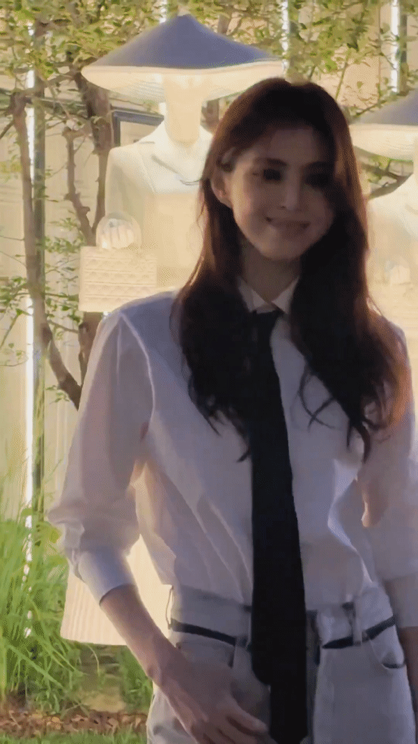 Jisoo - Han So Hee visual đối lập tại sự kiện, nhưng đều c&oacute; 1 điểm chung ở loạt ảnh cam thường! - Ảnh 10.