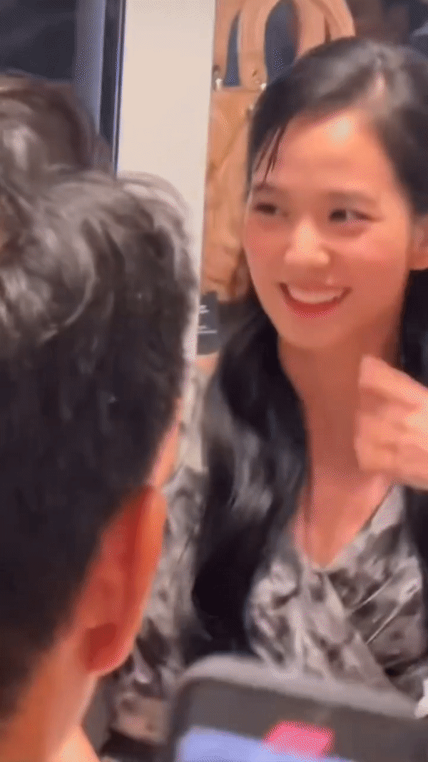 Jisoo - Han So Hee visual đối lập tại sự kiện, nhưng đều c&oacute; 1 điểm chung ở loạt ảnh cam thường! - Ảnh 4.