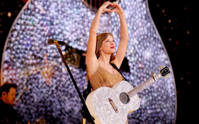 Taylor Swift: Eras Tour kiếm được 26 triệu USD tiền bán trước tại các rạp AMC - Ảnh 1.