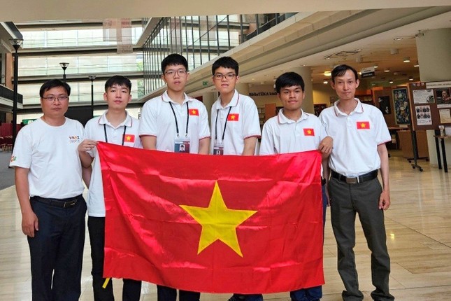 Học sinh Việt Nam giành 4 huy chương Olympic Tin học quốc tế - Ảnh 1.