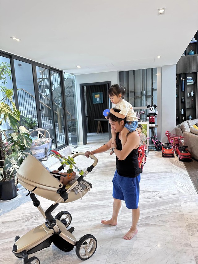 Loạt ảnh đáng yêu của con gái Cường Đô La - Đàm Thu Trang trong ngày nghỉ lễ - Ảnh 5. Loạt ảnh đáng yêu của con gái Cường Đô La - Đàm Thu Trang trong ngày nghỉ lễ - Ảnh 5.