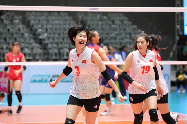 Tuyển bóng chuyền nữ Việt Nam giành ngôi đầu bảng giải Vô địch châu Á 2023 đầy thuyết phục - Ảnh 1.
