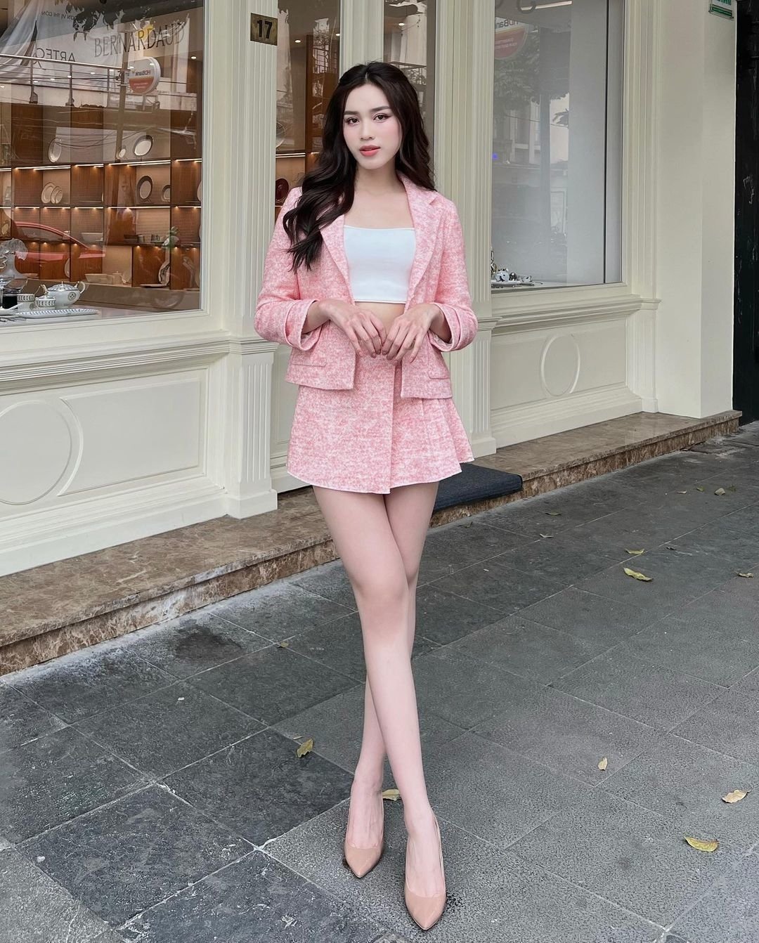 Hoa hậu Đỗ Thị Hà chuộng váy siêu ngắn, khoe chân dài 1m11 - Ảnh 6.