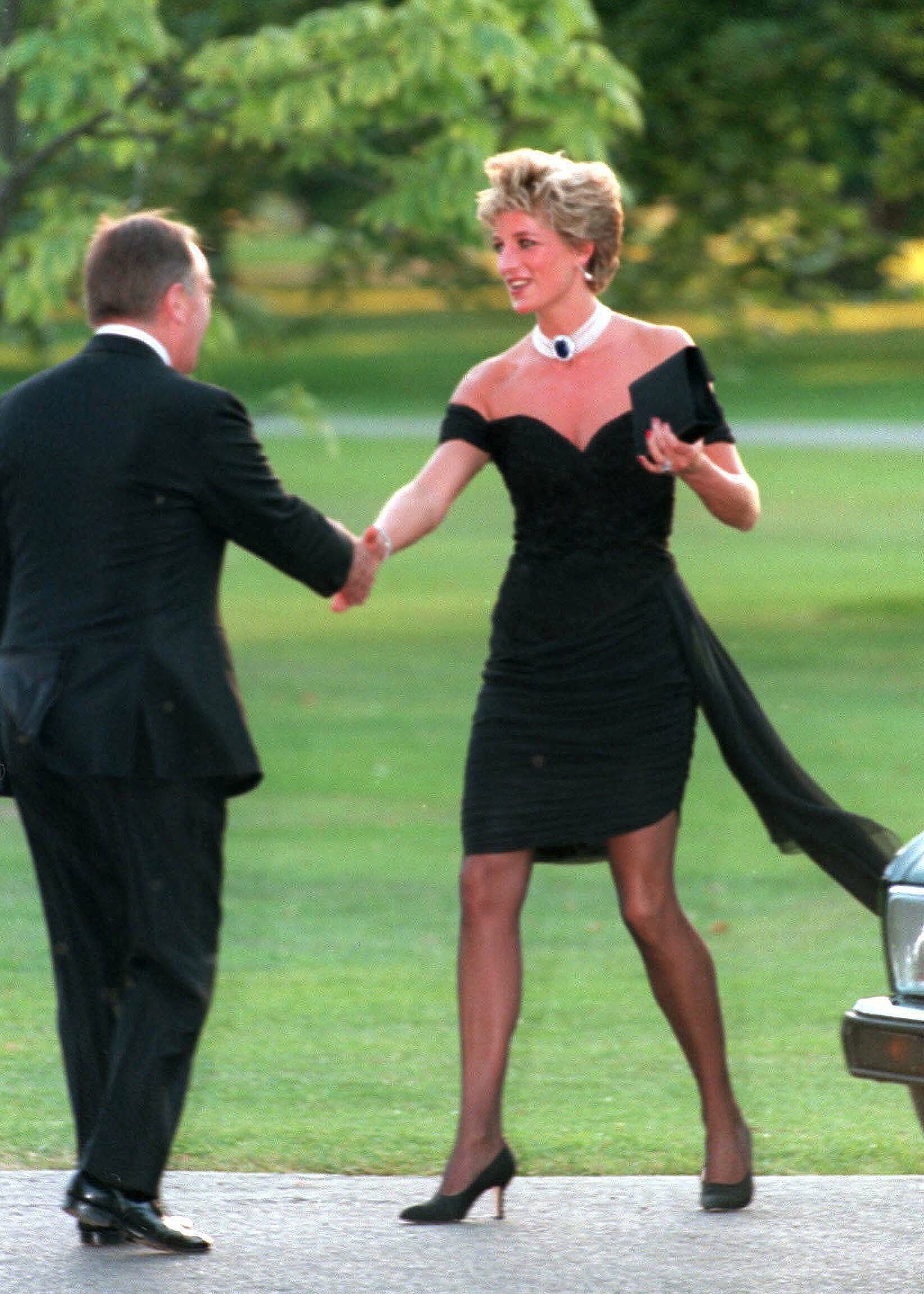 Qua đời 26 năm, hình ảnh Công nương Diana vẫn đầy sức hút - Ảnh 20.