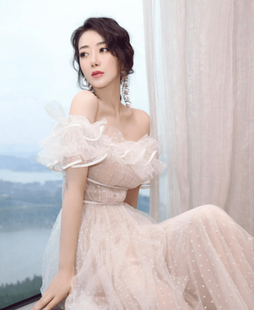 Mỹ nhân là cô vợ được khao khát nhất showbiz: U50 vẫn không già đi, mặt sinh ra để vào vai ác - Ảnh 1. Mỹ nhân là cô vợ được khao khát nhất showbiz: U50 vẫn không già đi, mặt sinh ra để vào vai ác - Ảnh 1.
