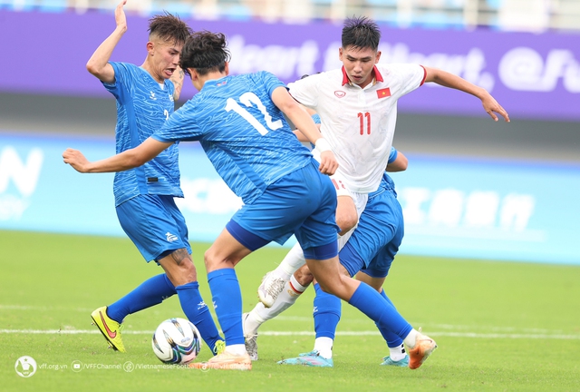 Cơn giận của HLV Ho&agrave;ng Anh Tuấn & b&agrave;i học từ U23 Indonesia cho U23 Việt Nam - Ảnh 1.